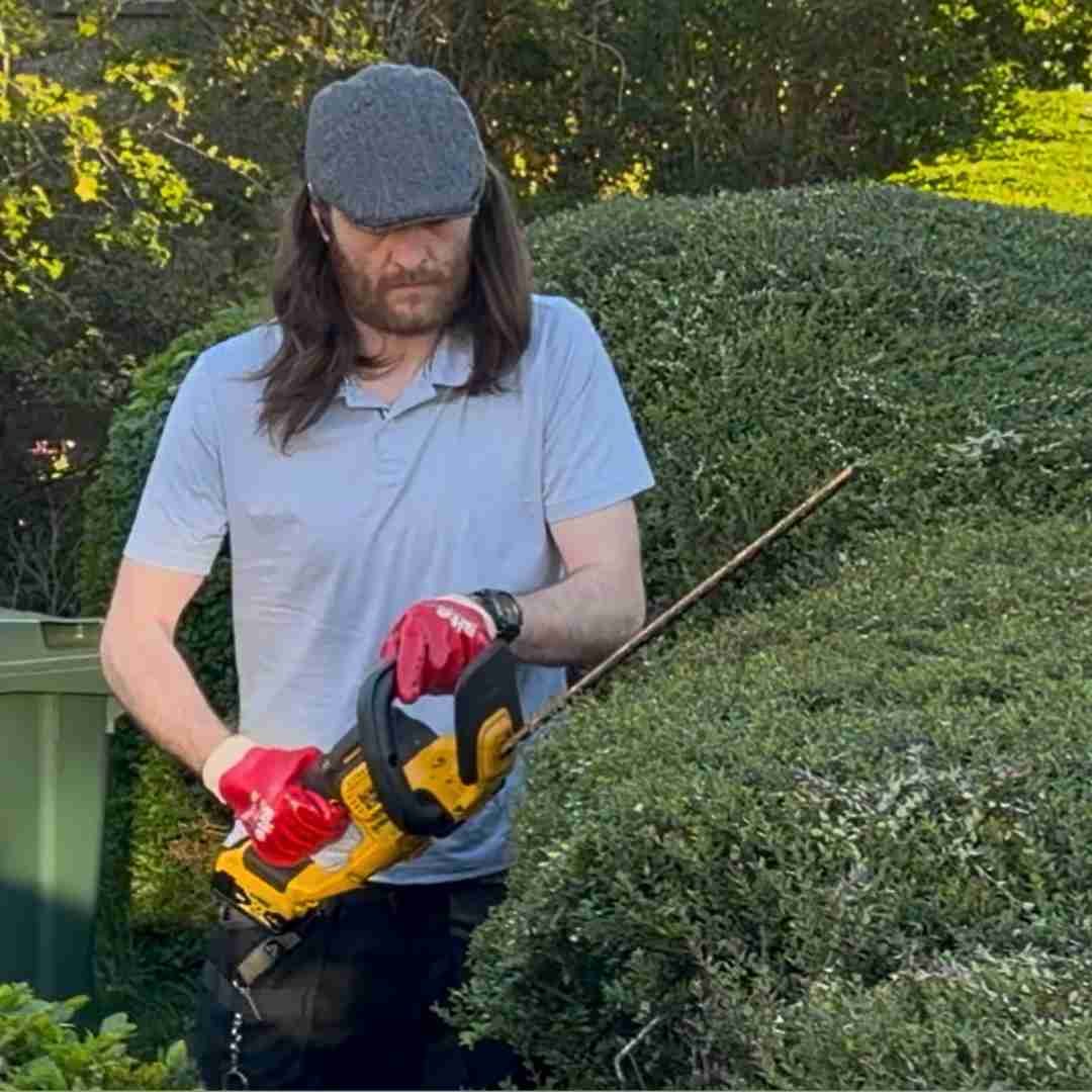 Gardening Services Edinburgh local gardener